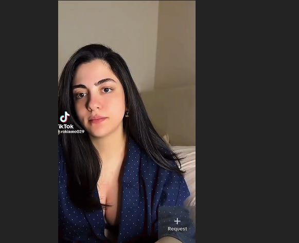 فيديو سكس زينة  البلوجر زينة تبين صدرها فى فيديو لايف سكس زينة